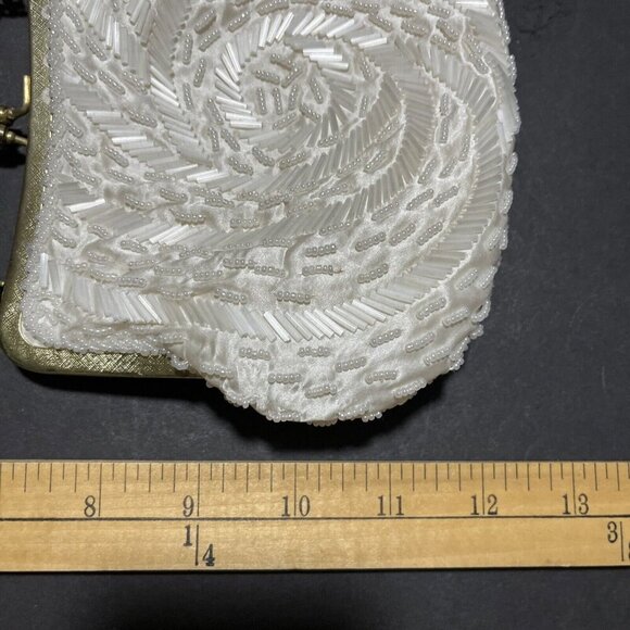 La Regale White Evening Bag Purse Vintage Beaded White Gold Tone Chain Clutch​ - Picture 8 of 9